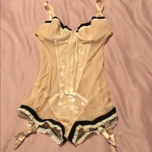 Victoria's secret cream body corset 34B